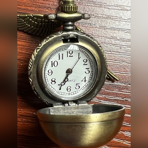 New Beautiful Harry Potter Golden quidditch snitch pocket watch - Picture 7 of 8